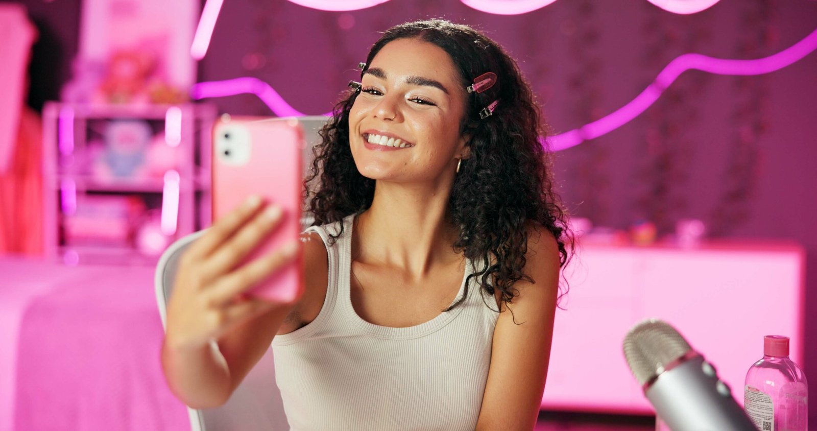 The Influencer Marketing Evolution in 2025: From Niche Creators to AI Avatars